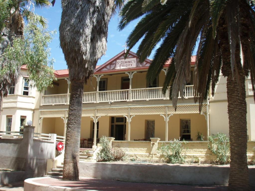 The Priory Hotel Dongara Esterno foto