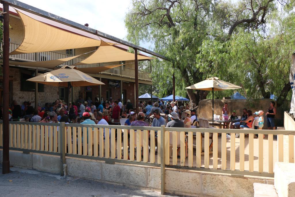 The Priory Hotel Dongara Esterno foto