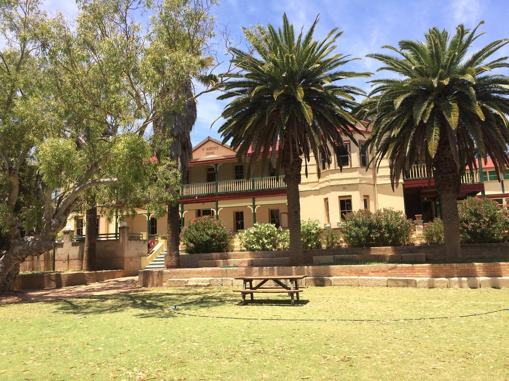 The Priory Hotel Dongara Esterno foto