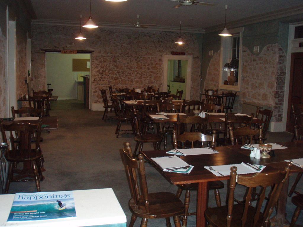 The Priory Hotel Dongara Esterno foto
