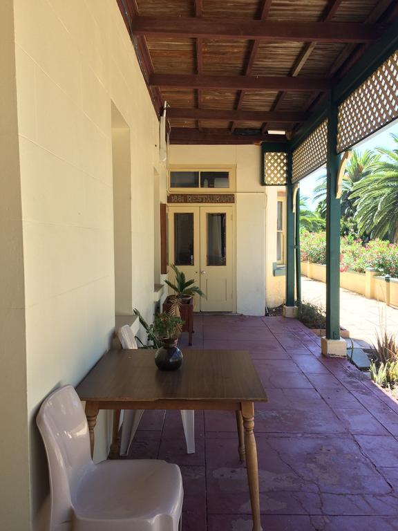 The Priory Hotel Dongara Esterno foto