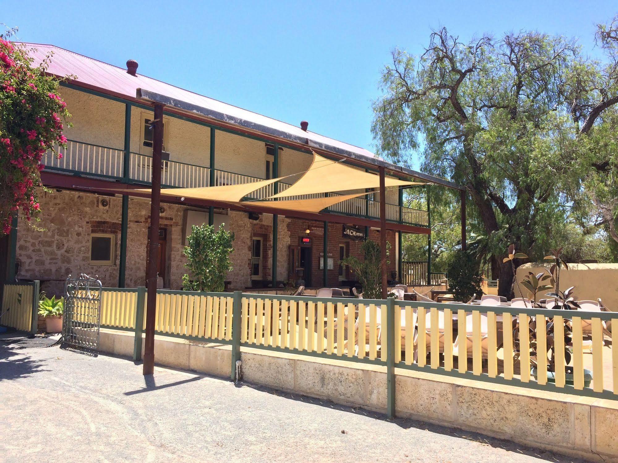 The Priory Hotel Dongara Esterno foto