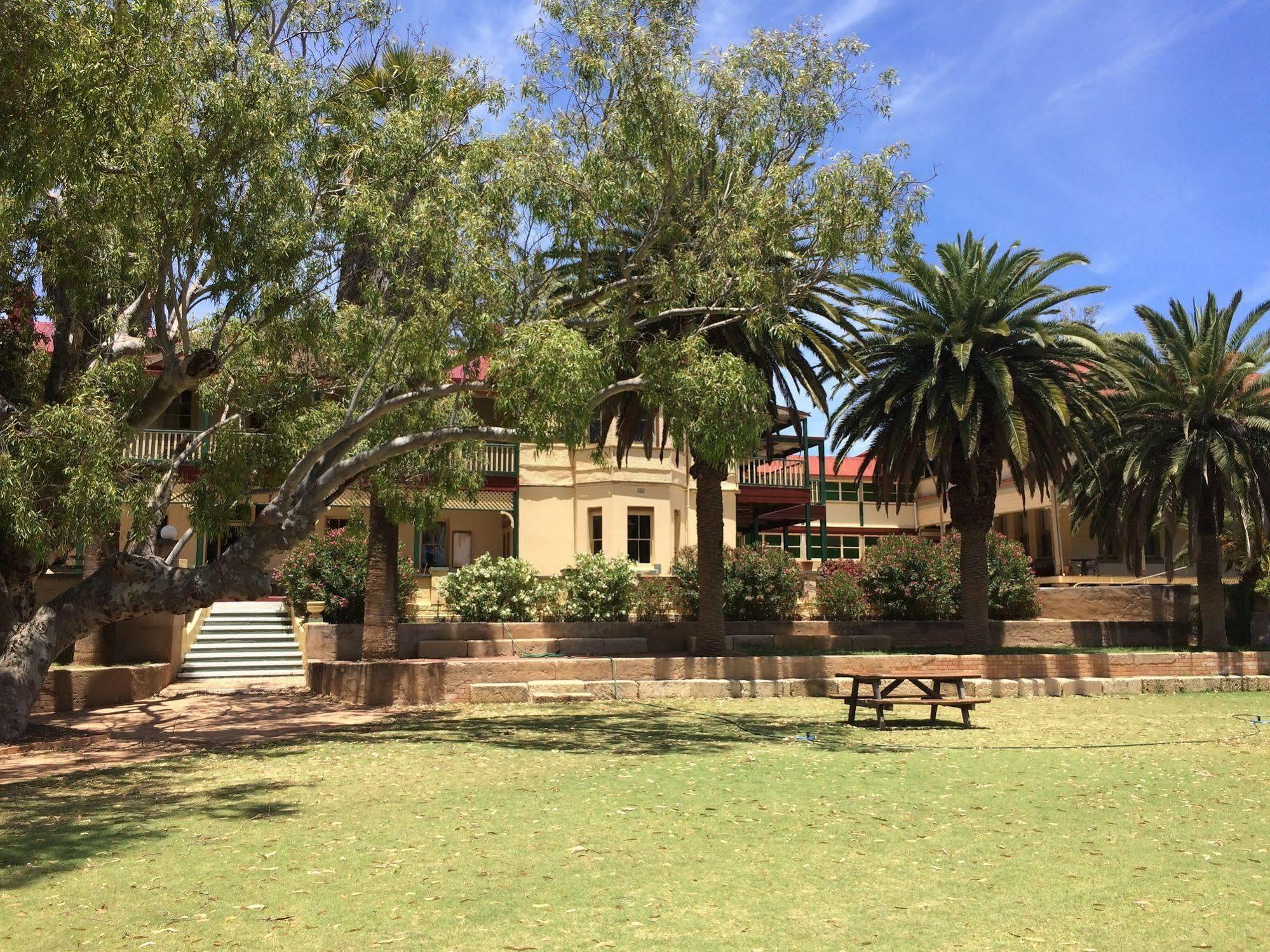 The Priory Hotel Dongara Esterno foto