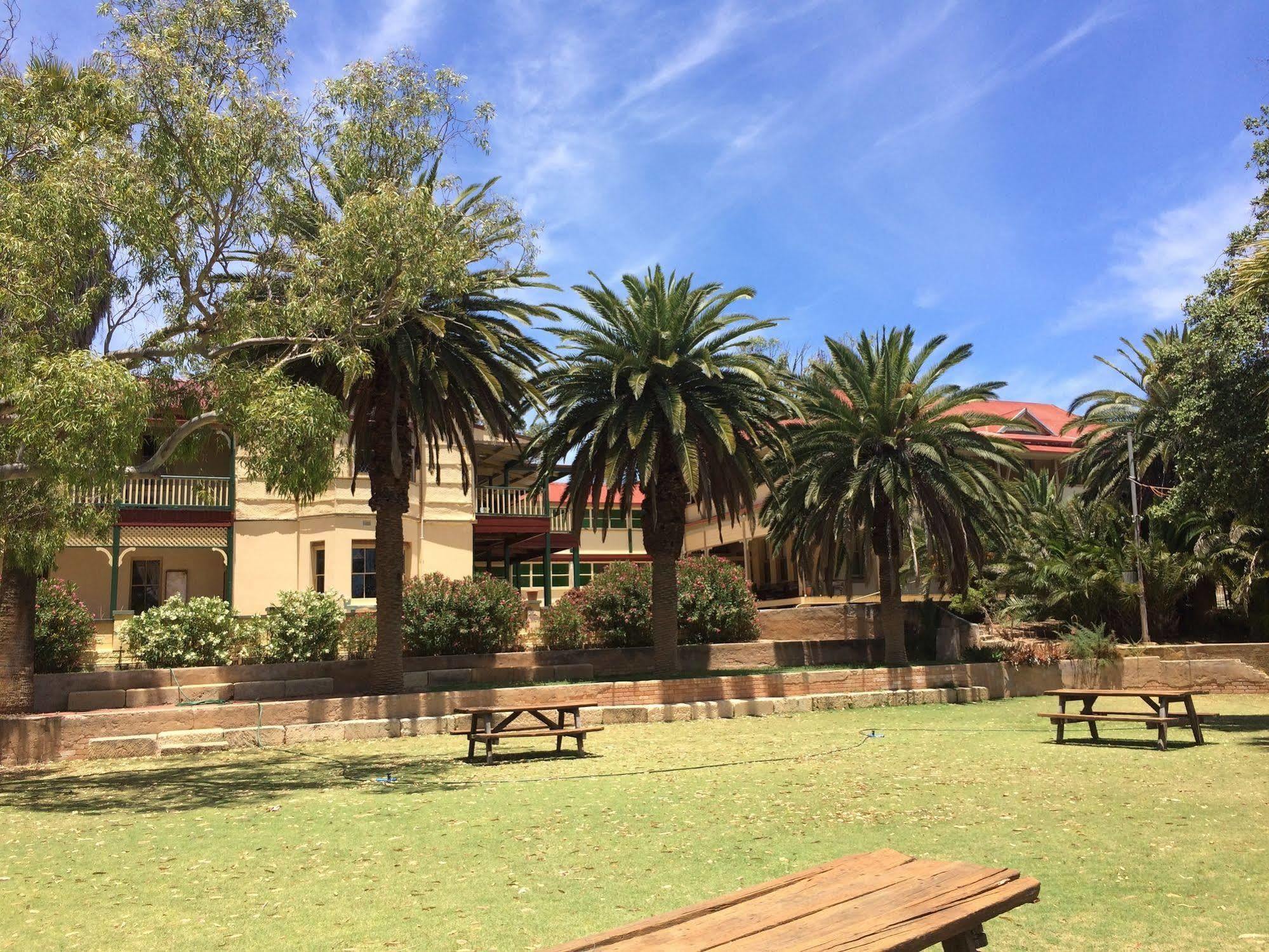 The Priory Hotel Dongara Esterno foto
