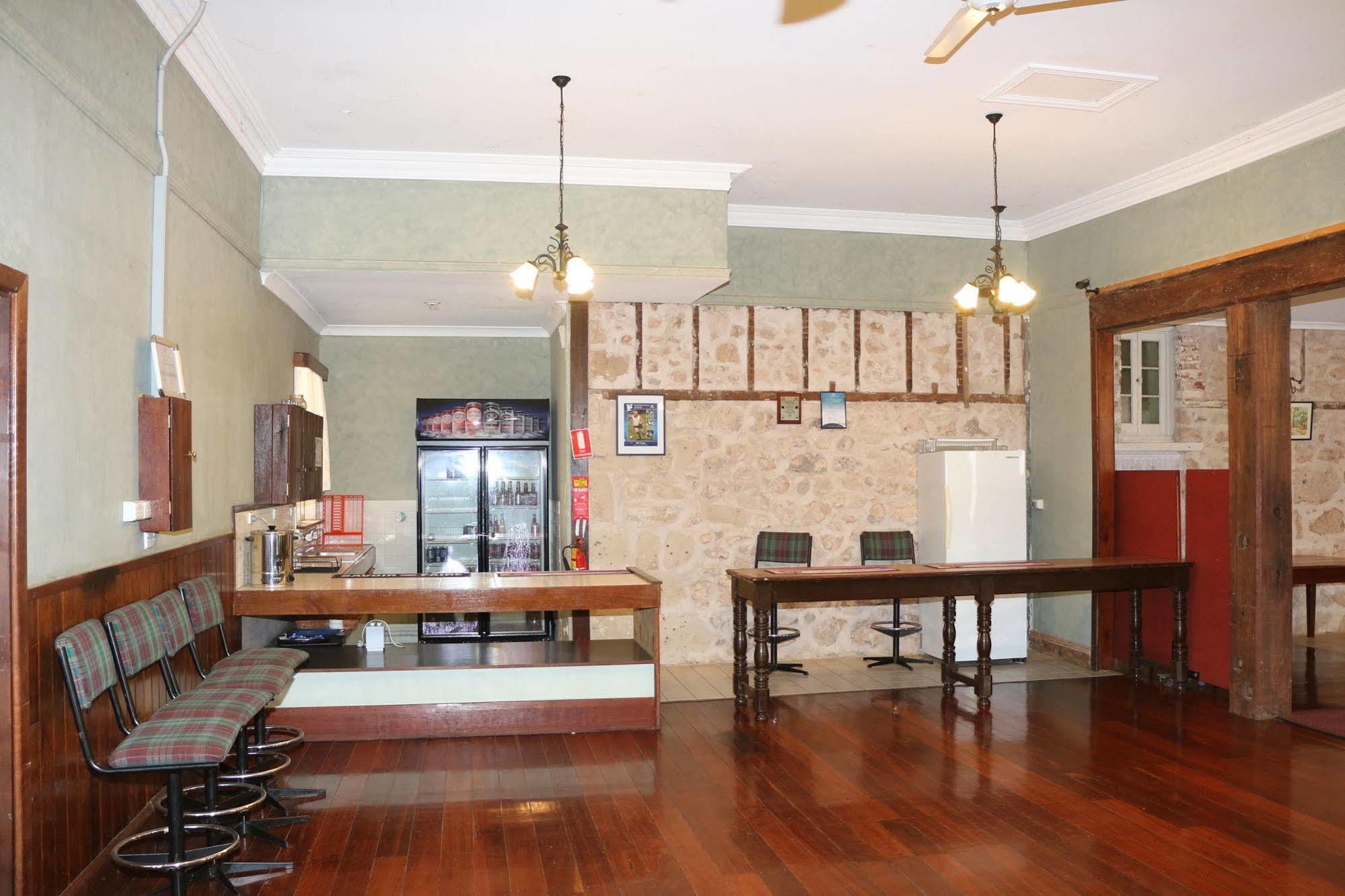 The Priory Hotel Dongara Esterno foto