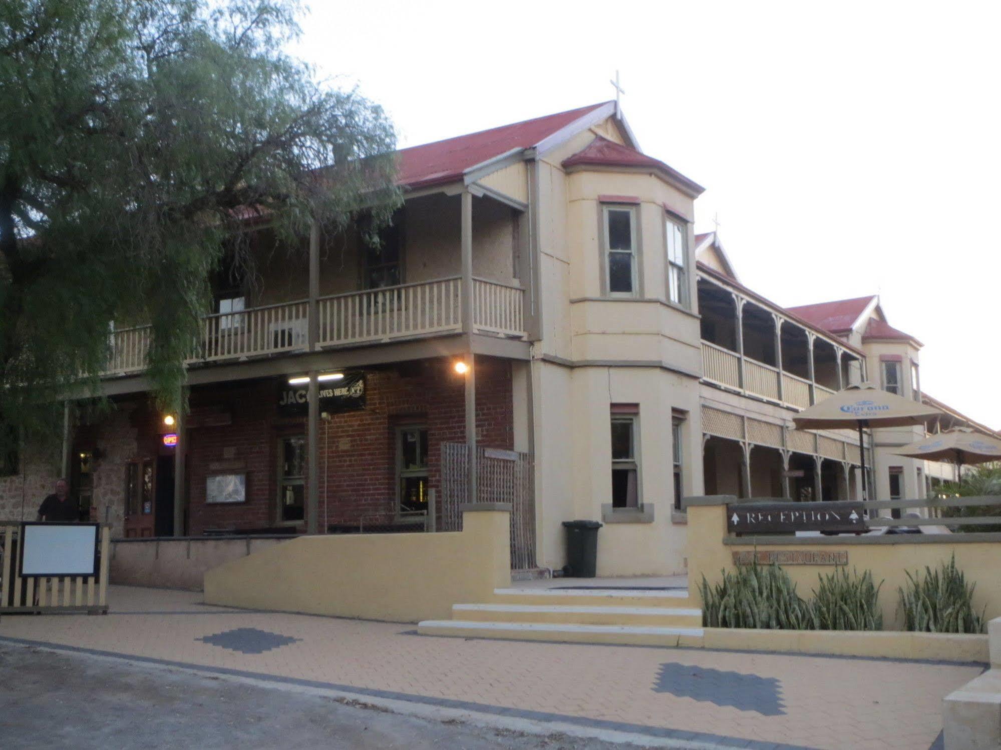 The Priory Hotel Dongara Esterno foto